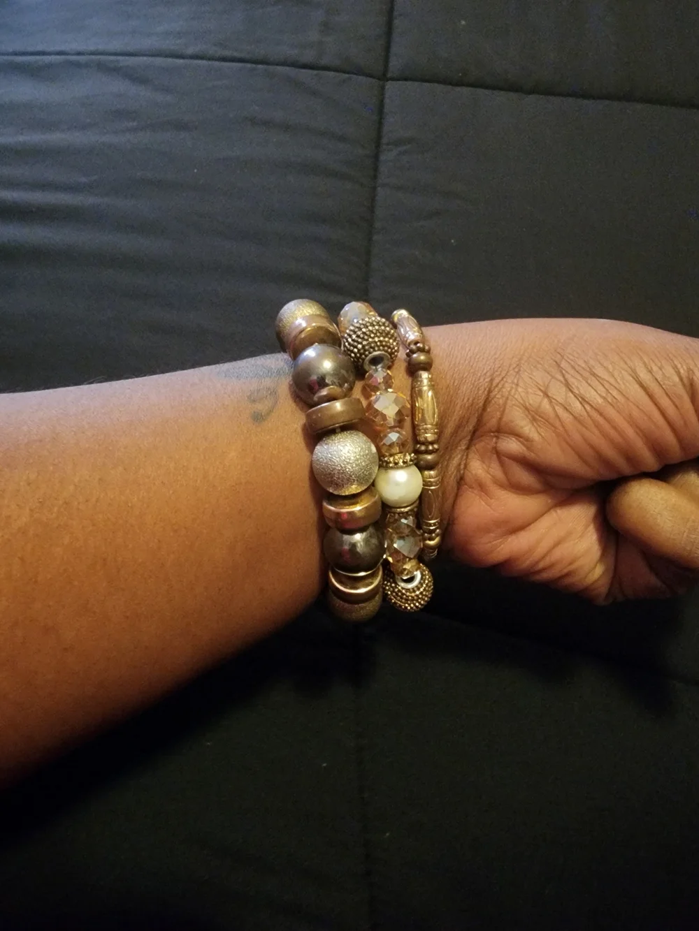 Women’s Gold-Tone Beaded Stretch Bracelet - Elegant Bronze & Cream